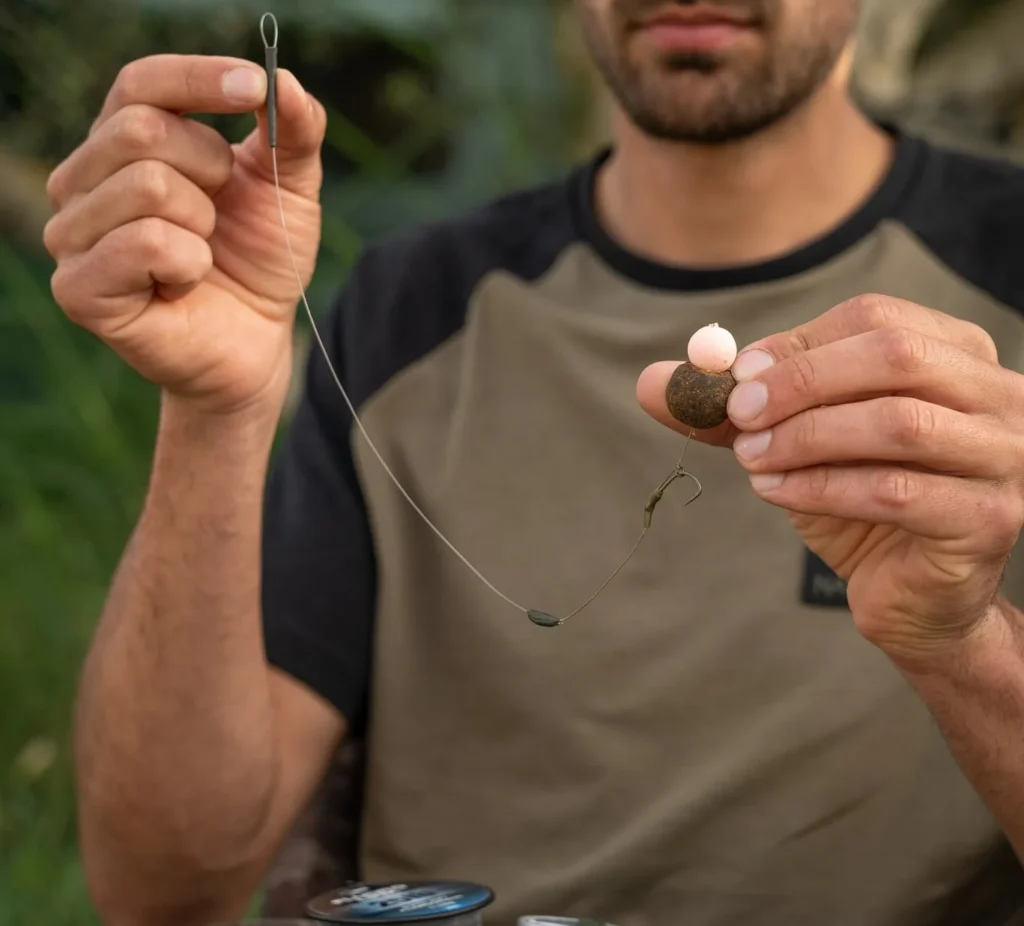 Finished combi rig with balanced hookbait, ready to cast.