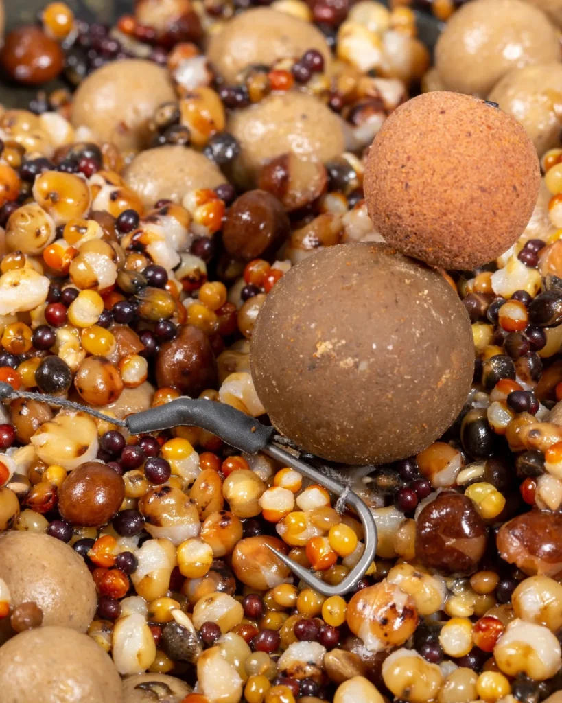 Slip D rig presented on a bed of particles with a bottom bait and small pop-up topper.